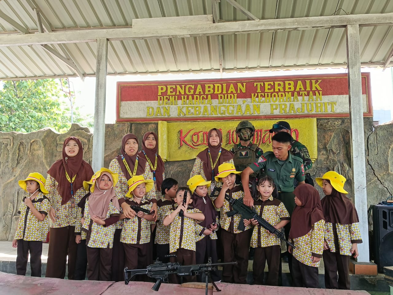 OUTING CLASS SISWA TK AKAR PANRITA MAMMINASATA KE BATALYON KAVALERI 10/MENDAGIRI